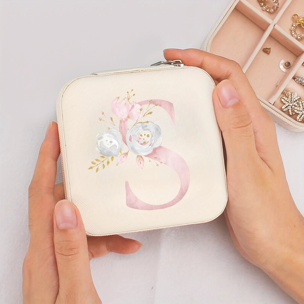 Boîte à bijoux de voyage beige avec initiale - Sereine