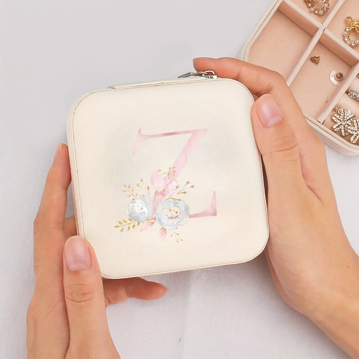 Boîte à bijoux de voyage beige avec initiale - Sereine