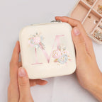 Boîte à bijoux de voyage beige avec initiale - Sereine