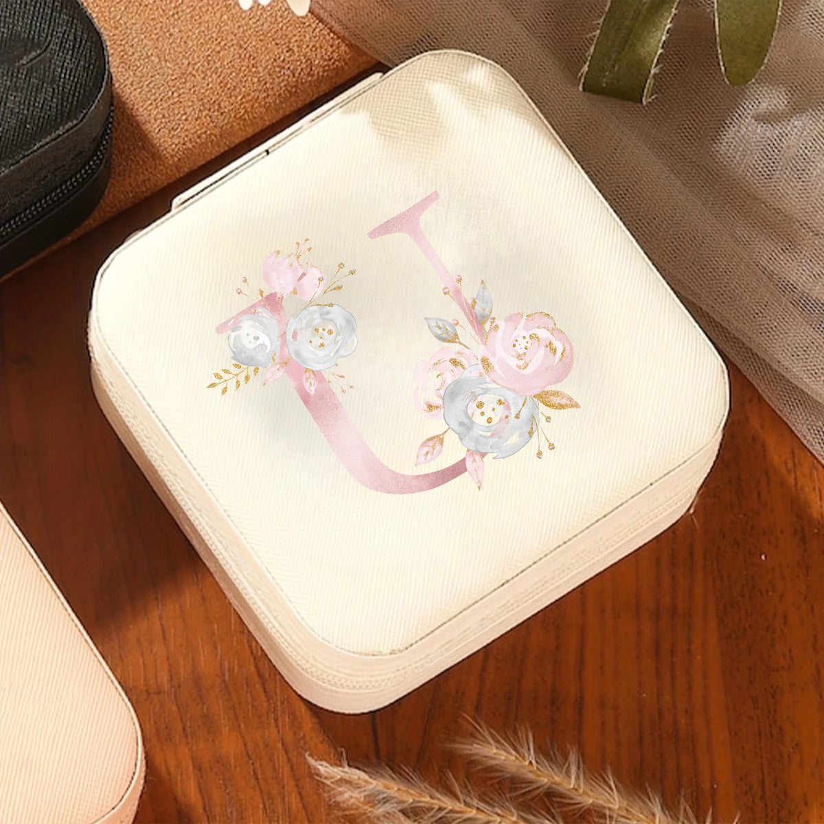 Boîte à bijoux de voyage beige avec initiale - Sereine