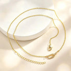 Collier Pendentif Trombone Entrelacé – Plaqué Or & Cristaux