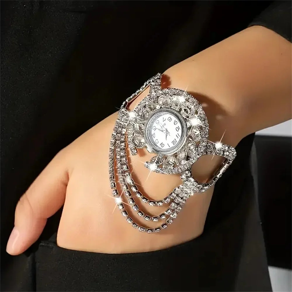 Montre Femme à Quartz – Boitier Rond Décoré | Bracelet Alliage Doré ou Argenté